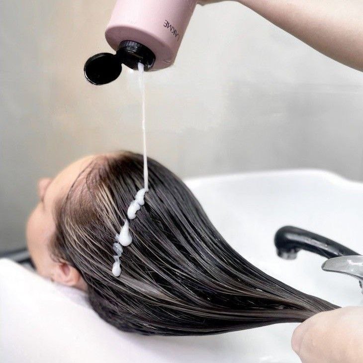 Proper hair washing is the first and important step in care.